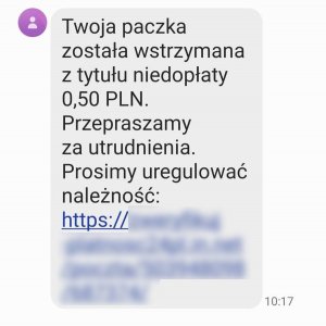 Zdjęcie przedstawiające treść wiadomości tekstowej o konieczności dopłaty do paczki 50 groszy, aby ta nie została wstrzymana.