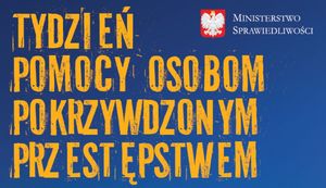 Na niebieskim tle znajduje się żółty napis Tydzień Pomocy Osobom Pokrzywdzonym Przestępstwem, w prawym górnym roku logo Ministerstwa Sprawiedliwości.