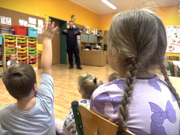 „Szkolniaki” wiedzą jak być bezpiecznym – policjanci edukują najmłodszych