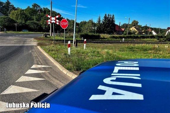 Szlaban na ryzyko! Przejazdy kolejowe pod szczególnym nadzorem policjantów