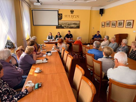 Policja i Zakład Ubezpieczeń Społecznych dbają o bezpieczeństwo seniorów