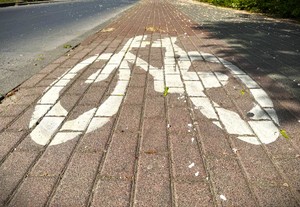 Znak poziomy droga dla rowerów.
