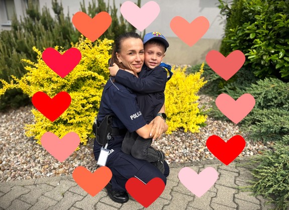 Policjantka z synkiem.