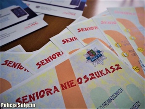 Ulotki informacyjne dla seniorów.