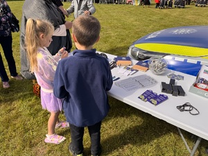 stoisko promocyjne sulęcińskiej policji