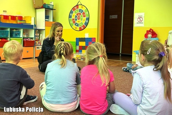Maluchy wiedzą jak być bezpiecznym – policyjna edukacja od najmłodszych lat