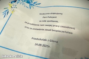 Podziękowanie od przedszkolaków dla policjantki.