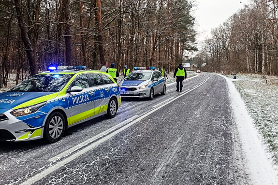 Uważajmy podczas jazdy w trudnych warunkach - policjanci apelują o ostrożność na drogach