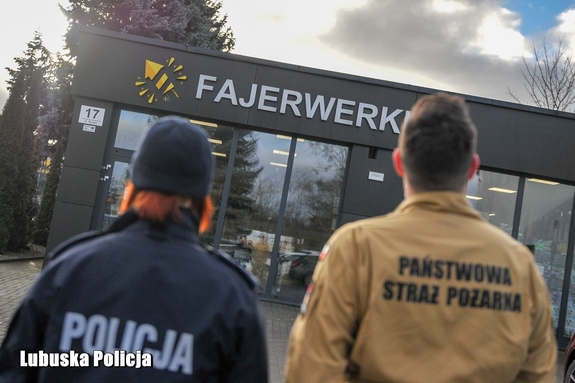 Sprzedaż i użytkowanie fajerwerków pod okiem policjantów