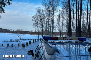 zamarźnięte jezioro