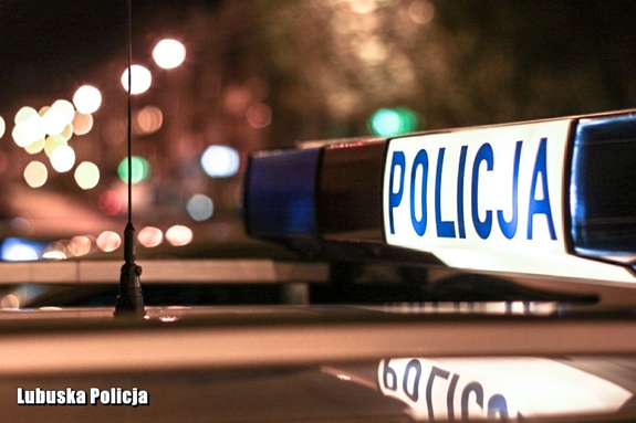 Pijany 28-latek uciekał na zakazie. Został zatrzymany przez policjantów