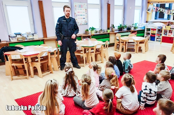 Bezpieczne ferie – policjanci spotkali się z dziećmi i młodzieżą