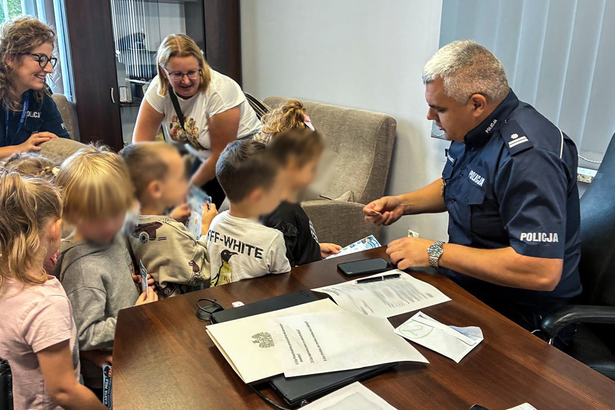 Przedszkolaki odwiedziły komendę policji w Sulęcinie